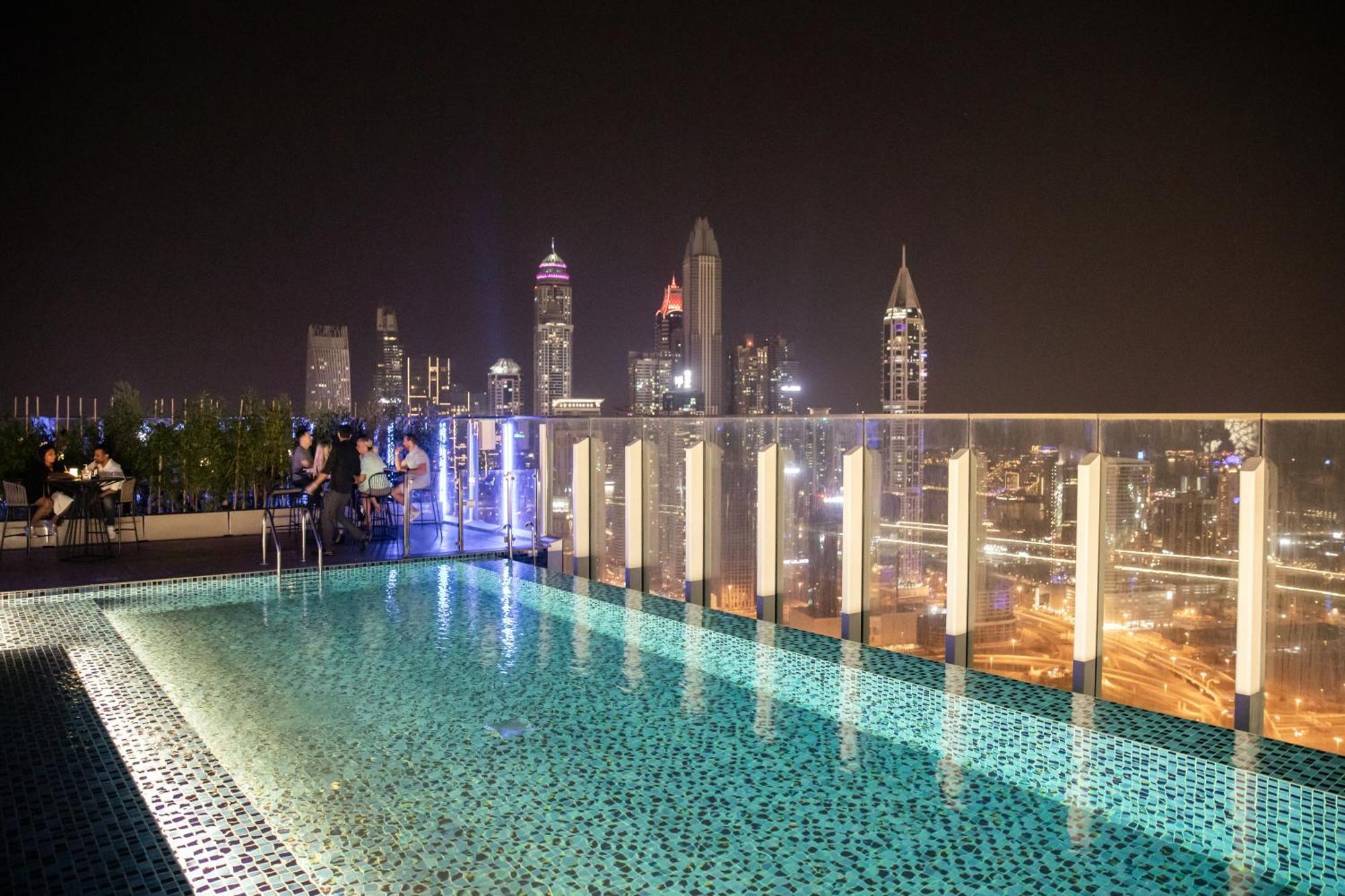 Taj Jumeirah Lakes Towers Dubai Bagian luar foto