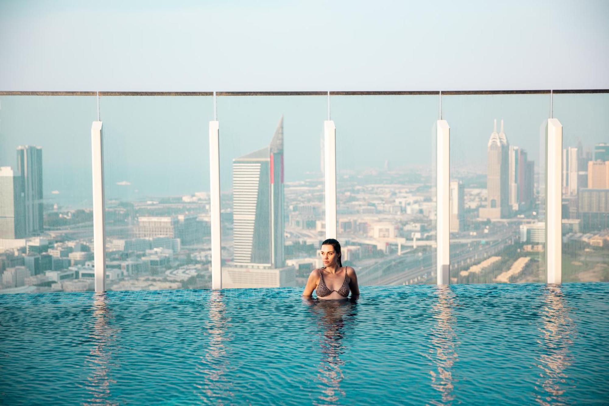 Taj Jumeirah Lakes Towers Dubai Bagian luar foto